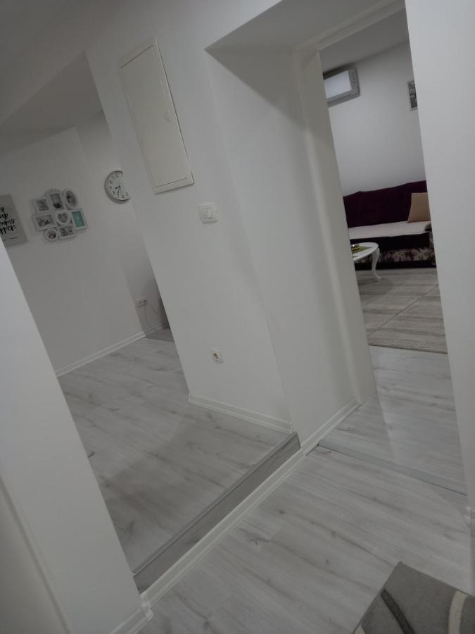 Aine Apartman - Old Bridge Apartment โมสตาร์ ภายนอก รูปภาพ